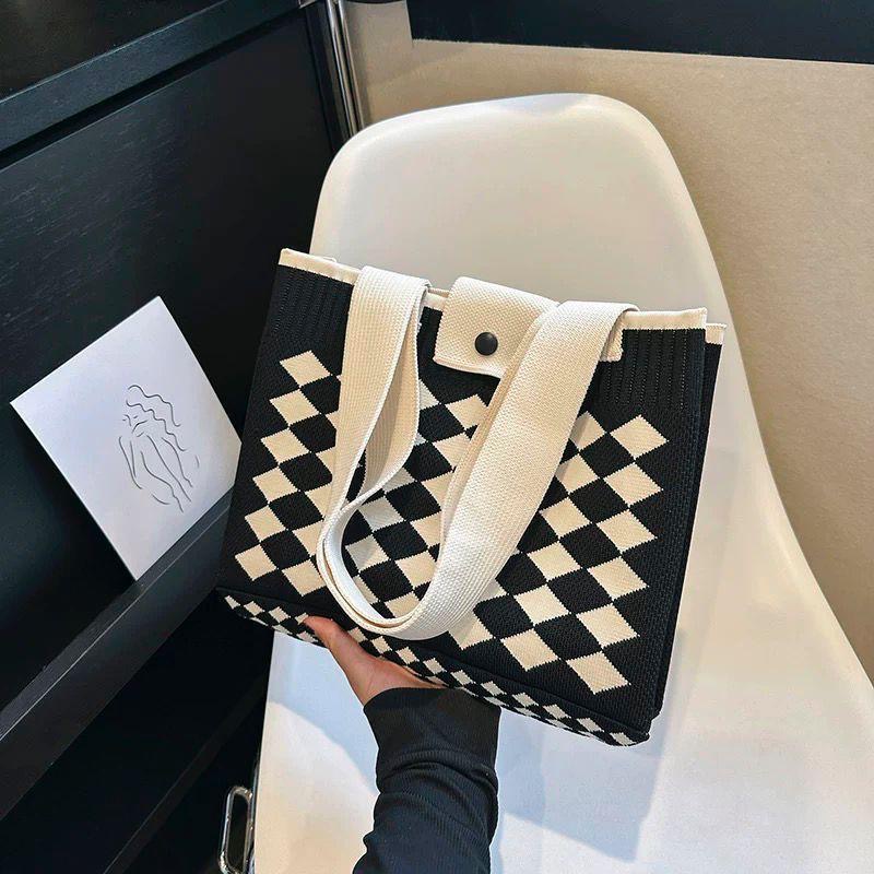 05. Diamond Knit Tote — Black & Cream