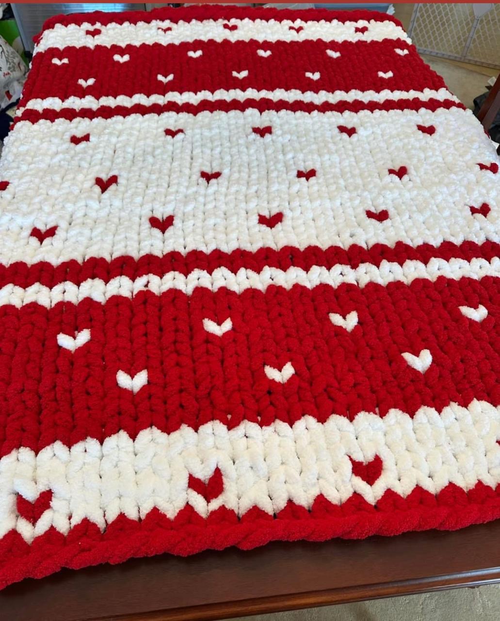 03. Chunky Knit Heart Blanket — Red & Cream