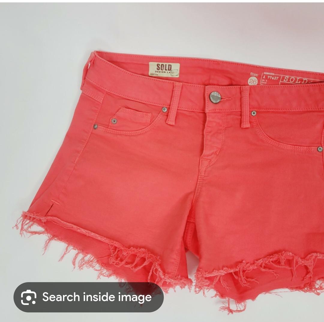 03. Coral Frayed-Hem Denim Shorts