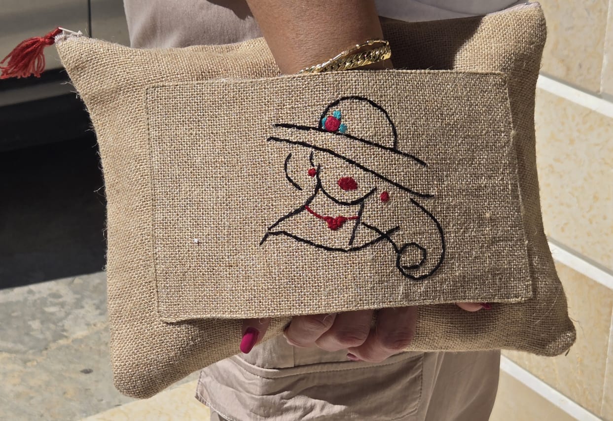 21. Custom Mademoiselle Silhouette Jute Clutch