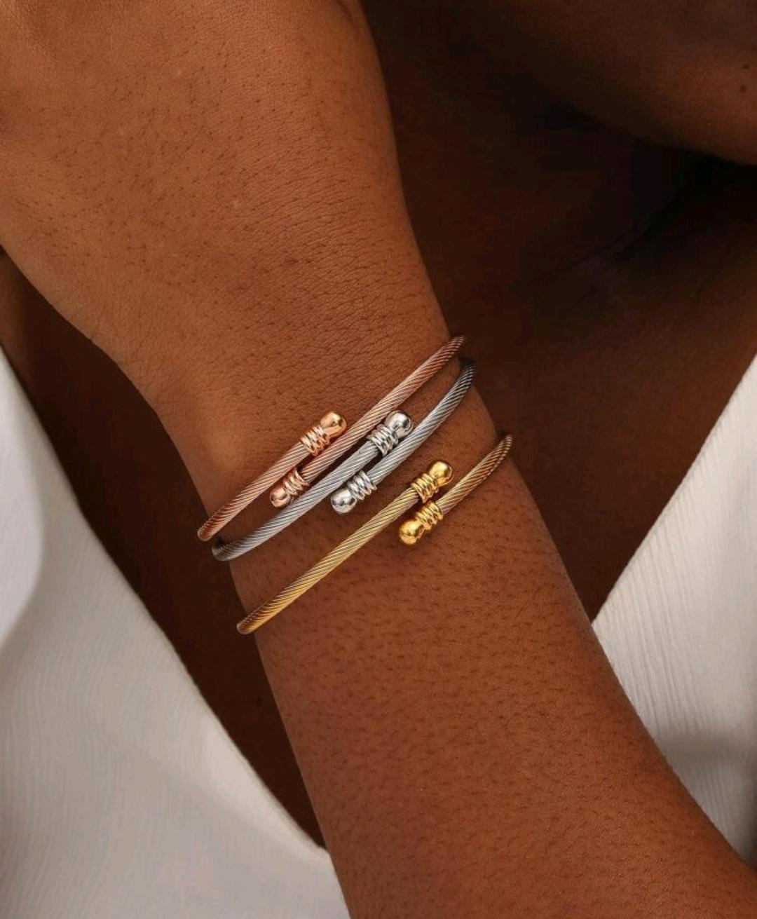 17. Tri-Color Twisted Cable Bangle Set (3 pcs)
